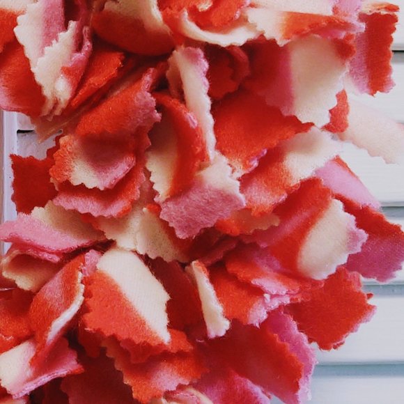 Hand Crafted Pink/Red/White Fleece Fabric Rag Heart Wreath Valentine's Day 16" - Picture 3 of 6